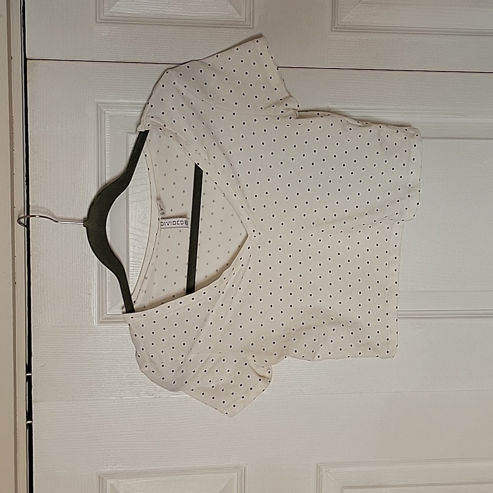 Polka dot crop top with V-neck